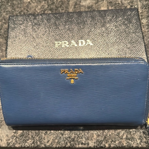COPY - 💙💙💙 Stunning Prada Wallet W Box and COA💙💙💙 - Picture 1 of 1
